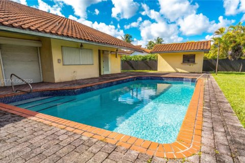 Villa ou maison à vendre à Miami, Floride: 6 chambres, 445.84 m2 № 1990527 - photo 1
