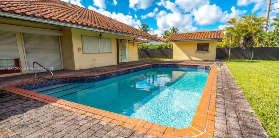 Villa ou maison à Miami, Floride 6 chambres, 445.84 m2 № 1990527