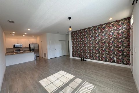 House in Poinciana, Florida 2 bedrooms, 98.1 sq.m. № 2277221 - photo 3