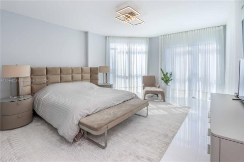 Condo in North Miami Beach, Florida, 2 bedrooms  № 1047049 - photo 12