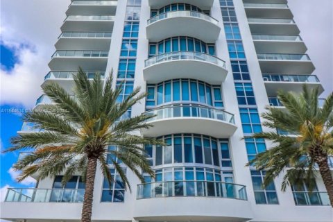 Condo in North Miami Beach, Florida, 2 bedrooms  № 1047049 - photo 28