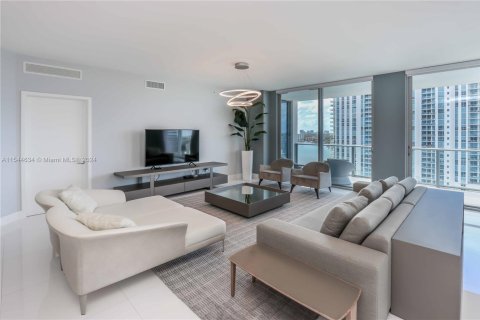 Condo in North Miami Beach, Florida, 2 bedrooms  № 1047049 - photo 4