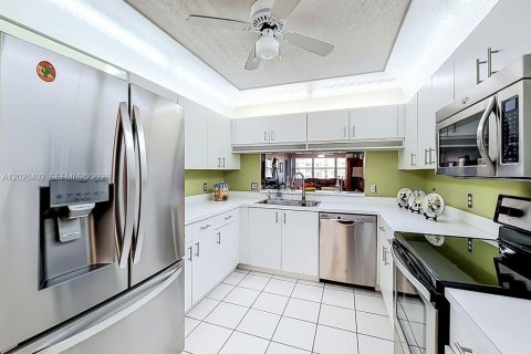 Купить кондоминиум в Санрайз, Флорида 2 спальни, 127.28м2, № 2086124 - фото 16