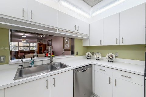 Купить кондоминиум в Санрайз, Флорида 2 спальни, 127.28м2, № 2086124 - фото 18