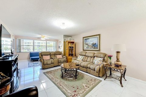 Купить кондоминиум в Санрайз, Флорида 2 спальни, 127.28м2, № 2086124 - фото 23