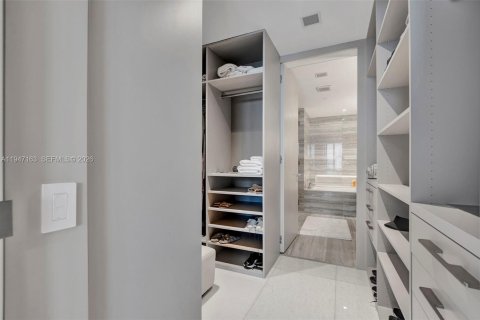 Condo in Sunny Isles Beach, Florida, 4 bedrooms  № 2088996 - photo 20