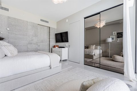 Condo in Sunny Isles Beach, Florida, 4 bedrooms  № 2088996 - photo 21