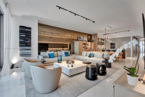 Condo in Sunny Isles Beach, Florida, 4 bedrooms  № 2088996 - photo 12