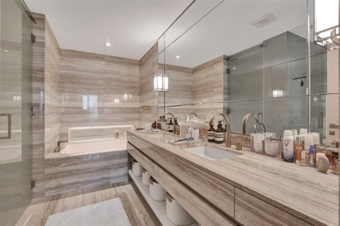 Condo in Sunny Isles Beach, Florida, 4 bedrooms  № 2088996 - photo 19