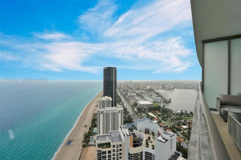 Condo in Sunny Isles Beach, Florida, 4 bedrooms  № 2088996 - photo 2