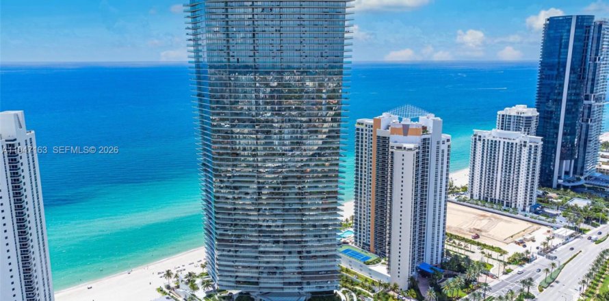 Condo in Sunny Isles Beach, Florida, 4 bedrooms  № 2088996