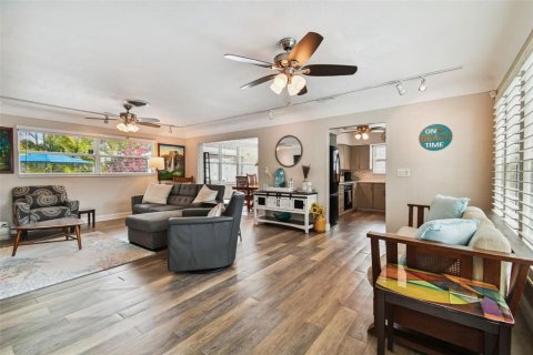 Casa en alquiler en Saint Petersburg, Florida, 2 dormitorios, 108.32 m2 № 1298334 - foto 12