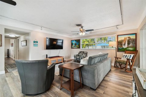 Casa en alquiler en Saint Petersburg, Florida, 2 dormitorios, 108.32 m2 № 1298334 - foto 11