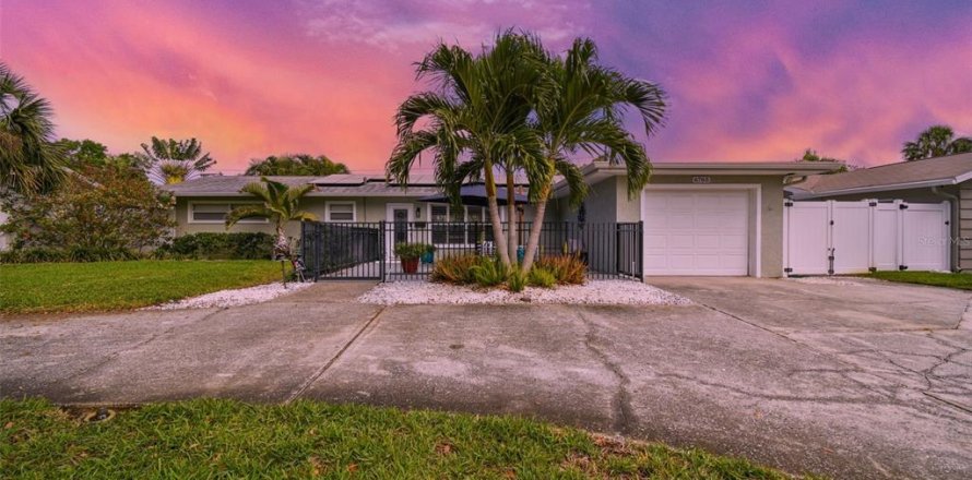 Villa ou maison à Saint Petersburg, Floride 2 chambres, 108.32 m2 № 1298334