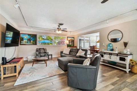 Casa en alquiler en Saint Petersburg, Florida, 2 dormitorios, 108.32 m2 № 1298334 - foto 9
