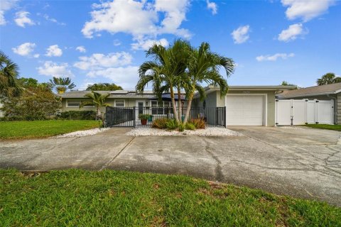Casa en alquiler en Saint Petersburg, Florida, 2 dormitorios, 108.32 m2 № 1298334 - foto 2