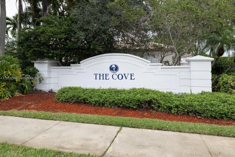 Villa ou maison à louer à Pembroke Pines, Floride: 4 chambres, 192.87 m2 № 1823514 - photo 2