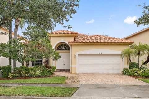 Villa ou maison à louer à Pembroke Pines, Floride: 4 chambres, 192.87 m2 № 1823514 - photo 1