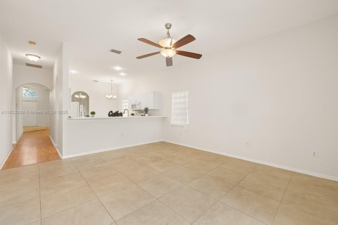 Villa ou maison à louer à Pembroke Pines, Floride: 4 chambres, 192.87 m2 № 1823514 - photo 9