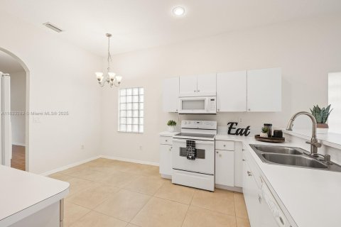 Villa ou maison à louer à Pembroke Pines, Floride: 4 chambres, 192.87 m2 № 1823514 - photo 3