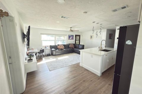 Casa en alquiler en Orlando, Florida, 4 dormitorios, 117.06 m2 № 1912193 - foto 4