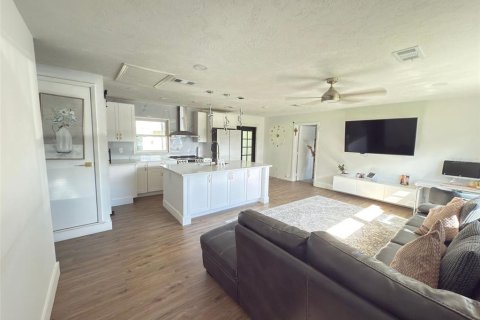 Casa en alquiler en Orlando, Florida, 4 dormitorios, 117.06 m2 № 1912193 - foto 5