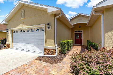 House in Ocala, Florida 3 bedrooms, 191.66 sq.m. № 2129579