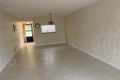 Снять в аренду кондоминиум в Клируотер, Флорида 4 комнаты, 105.91м2, № 2277361 - фото 10