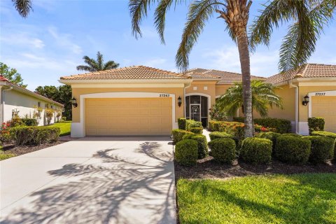 House in Englewood, Florida 3 bedrooms, 144.93 sq.m. № 2098148