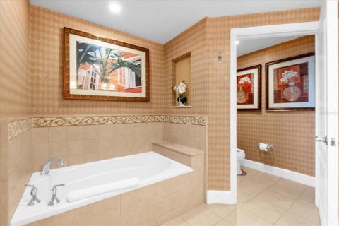 Condo in Four Corners, Florida, 2 bedrooms  № 2395908 - photo 15