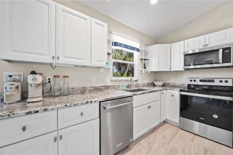 House in Captiva, Florida 3 bedrooms, 139.35 sq.m. № 1656774 - photo 13