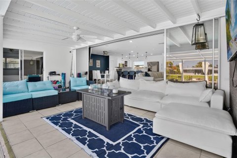 House in Cape Coral, Florida 3 bedrooms, 127.28 sq.m. № 2228308 - photo 30