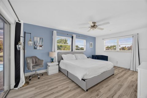House in Cape Coral, Florida 3 bedrooms, 127.28 sq.m. № 2228308 - photo 22