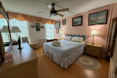 Condo in South Pasadena, Florida, 2 bedrooms  № 1916515 - photo 18