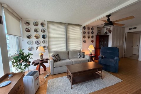 Condo in South Pasadena, Florida, 2 bedrooms  № 1916515 - photo 12