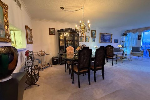Condo in South Pasadena, Florida, 2 bedrooms  № 1916515 - photo 5