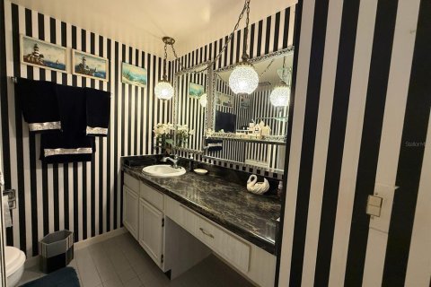 Condo in South Pasadena, Florida, 2 bedrooms  № 1916515 - photo 16