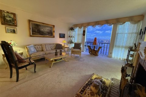 Condo in South Pasadena, Florida, 2 bedrooms  № 1916515 - photo 8