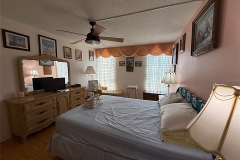 Condo in South Pasadena, Florida, 2 bedrooms  № 1916515 - photo 21