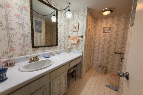 Condo in South Pasadena, Florida, 2 bedrooms  № 1916515 - photo 22