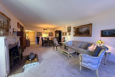 Condo in South Pasadena, Florida, 2 bedrooms  № 1916515 - photo 11