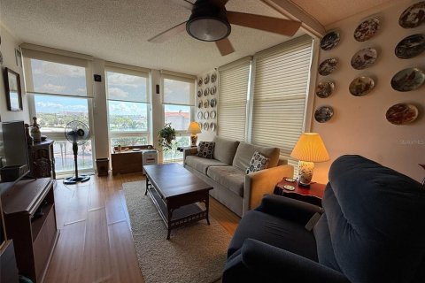 Condo in South Pasadena, Florida, 2 bedrooms  № 1916515 - photo 14