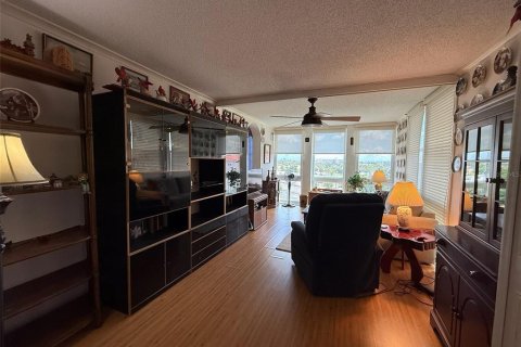 Condo in South Pasadena, Florida, 2 bedrooms  № 1916515 - photo 15