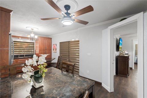 Touwnhouse à vendre à Hialeah, Floride: 3 chambres, 154.68 m2 № 1946994 - photo 6