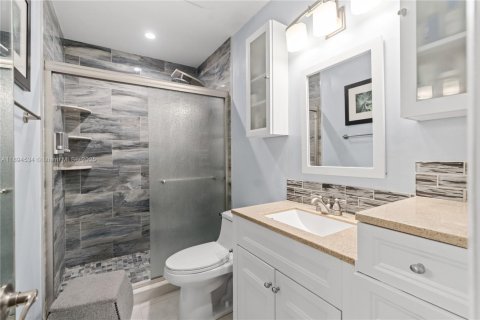 Touwnhouse à vendre à Hialeah, Floride: 3 chambres, 154.68 m2 № 1946994 - photo 16