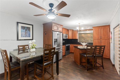 Touwnhouse à vendre à Hialeah, Floride: 3 chambres, 154.68 m2 № 1946994 - photo 7