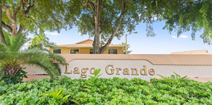 Touwnhouse à Hialeah, Floride 3 chambres, 154.68 m2 № 1946994