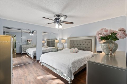 Touwnhouse à vendre à Hialeah, Floride: 3 chambres, 154.68 m2 № 1946994 - photo 13