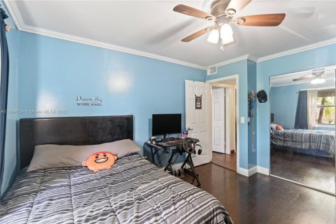 Touwnhouse à vendre à Hialeah, Floride: 3 chambres, 154.68 m2 № 1946994 - photo 18