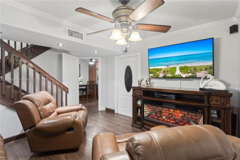 Touwnhouse à vendre à Hialeah, Floride: 3 chambres, 154.68 m2 № 1946994 - photo 3